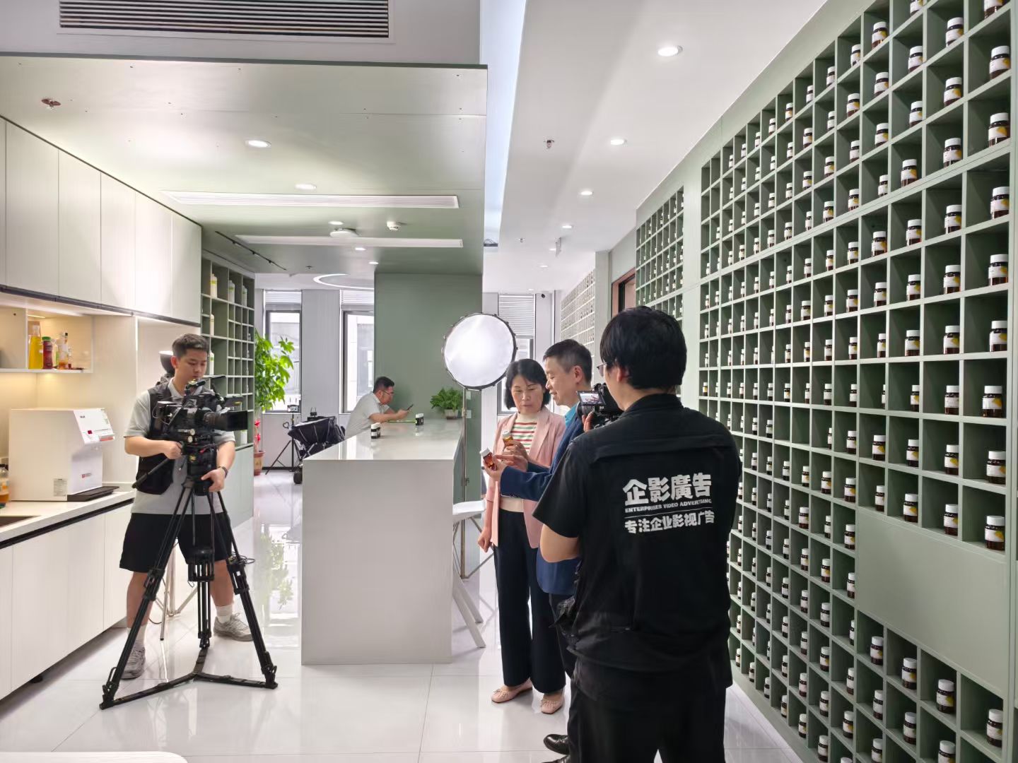 品妍香料工厂宣传片拍摄(图2)